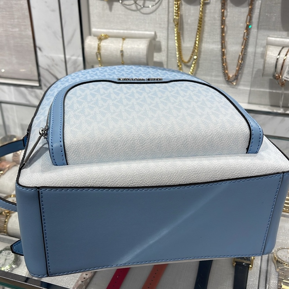 MICHAEL KORS Jaycee Medium Ombré Signature Logo Backpack
Light Sky
NWT - Picture 4 of 16